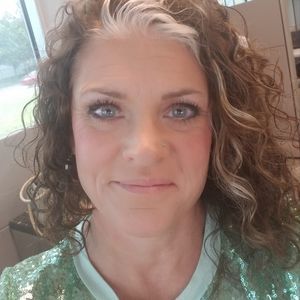 Meet your Posher, Marnie